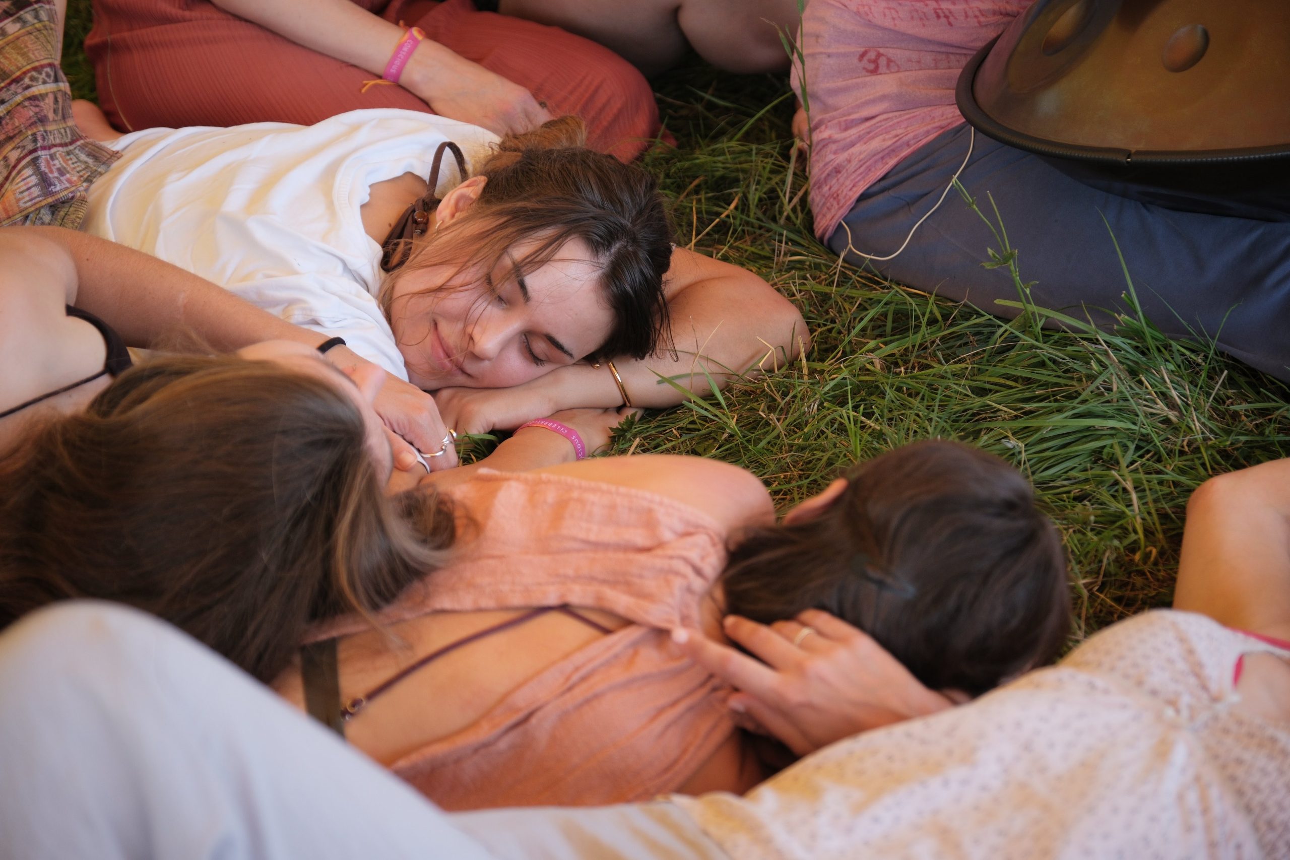 Ein entscheidender Unterschied: Verbundenheit im Menschlichen vs. Spirituellen Ein entscheidender Unterschied: Verbundenheit im Menschlichen vs. Spirituellen